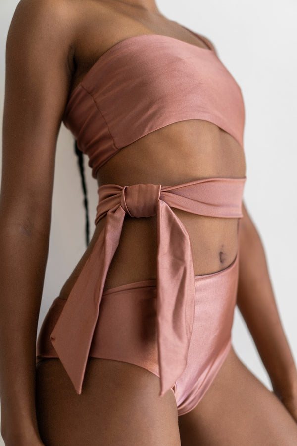 Sophia Monokini — One‑Piece Swimwear With Modern Cut‑Out Design